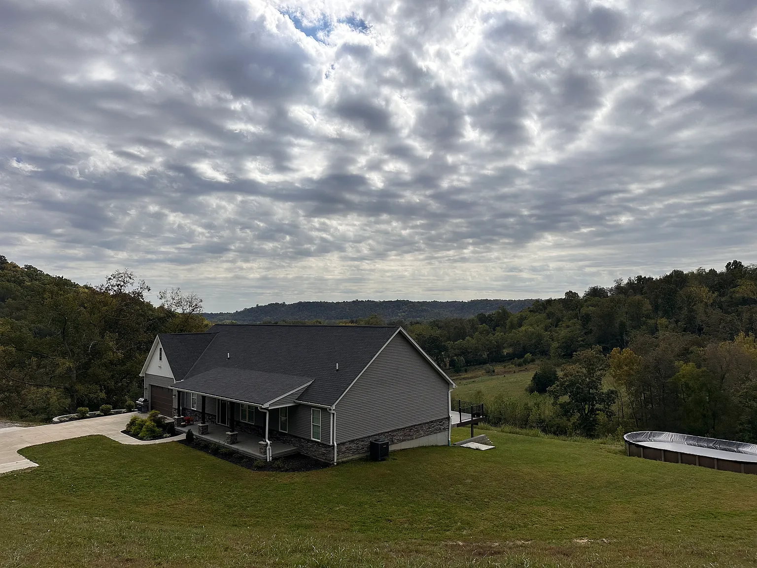 4 bed, 3.5 bath, 4862 sqft, $3,500 — Photo 2