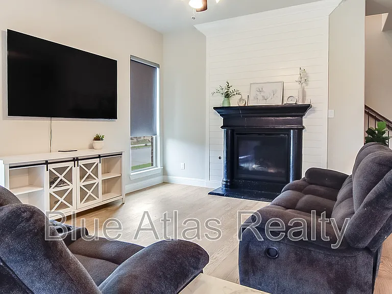 4001 Bear Creek Ct — Photo 3