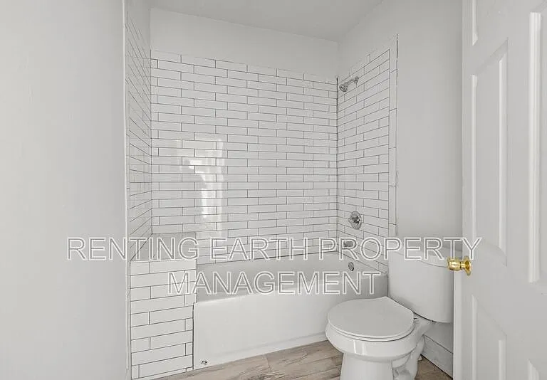1757 48th St — Photo 14