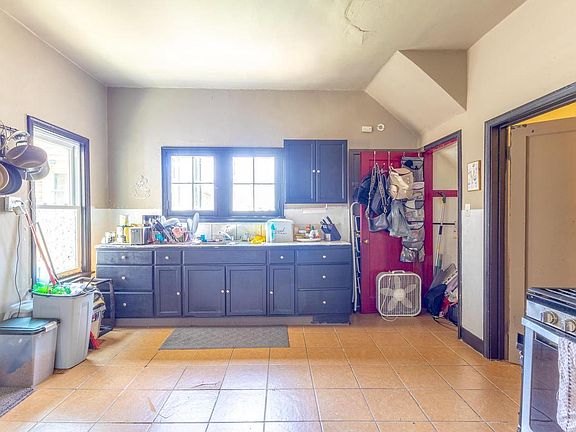5th image of 1327 W Orchard STREET
