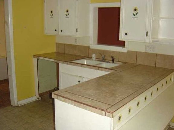 3rd image of 4238 Linda Ln