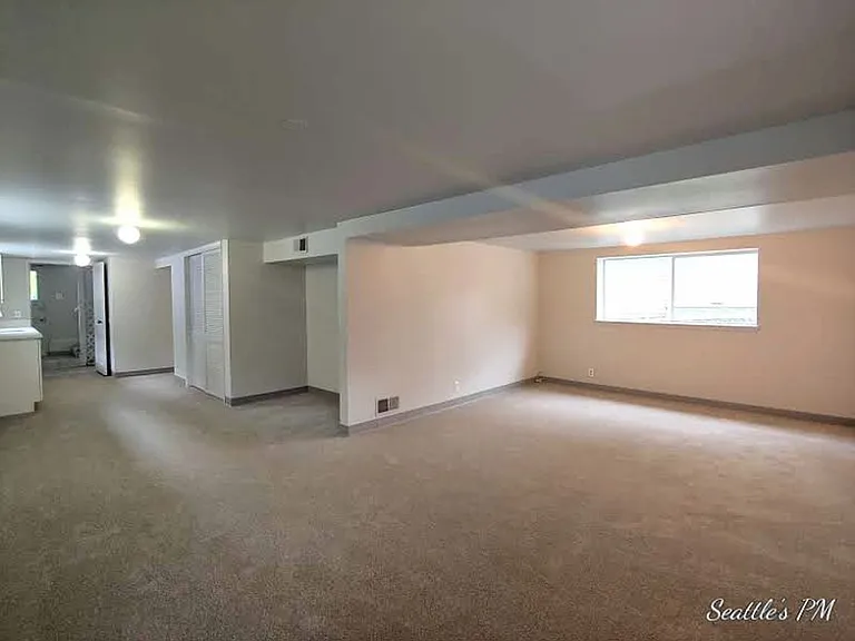 843 NE 56th St — Photo 16
