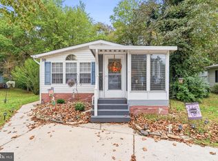 10 Hazeltop Dr, Sicklerville, NJ 08081