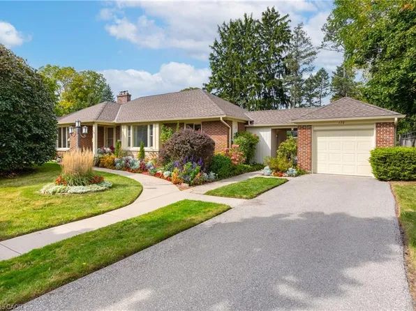 130 Highland Park, Cambridge, ON N3H 3H4