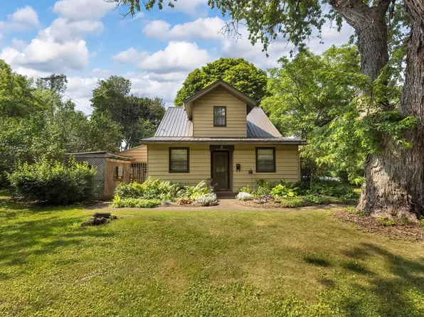 520 Shorehaven Dr, Erie, PA 16505