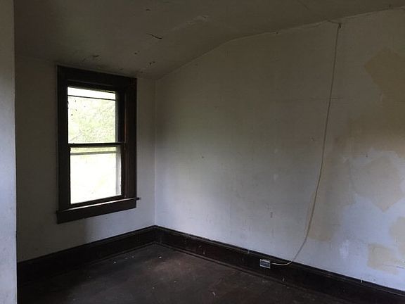 3rd image of 102 Stinger Dr