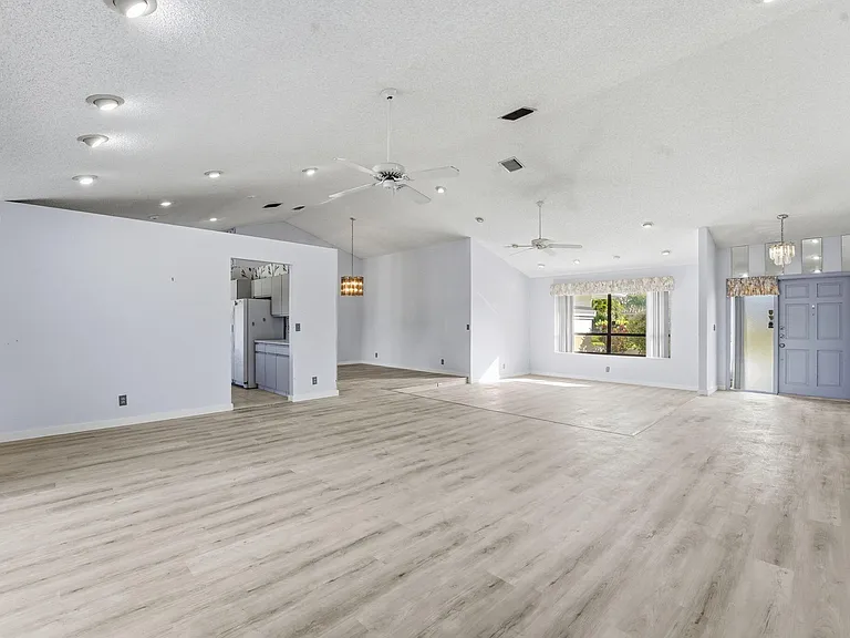 9476 El Clair Ranch Rd — Photo 9