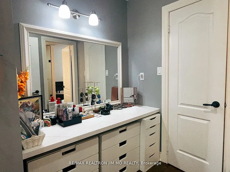 60 Silverbirch Pl — Photo 17