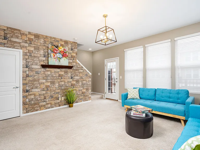 27844 Hopkins Dr — Photo 3