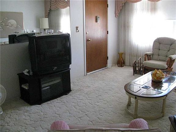 3rd image of 4158 Tamiami Trl #Q