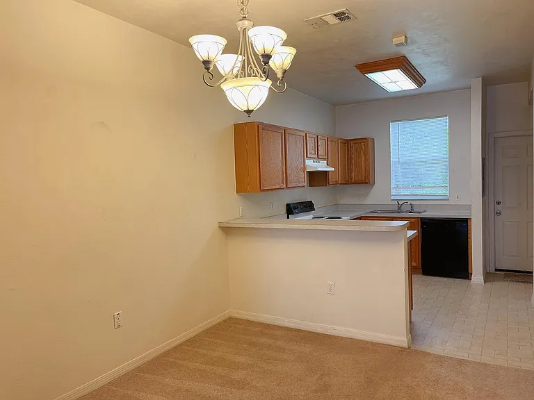 3901 SW 20th Ave — Photo 8