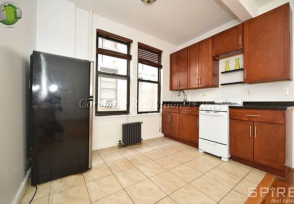 3rd image of 24-33 38th St APT 1R