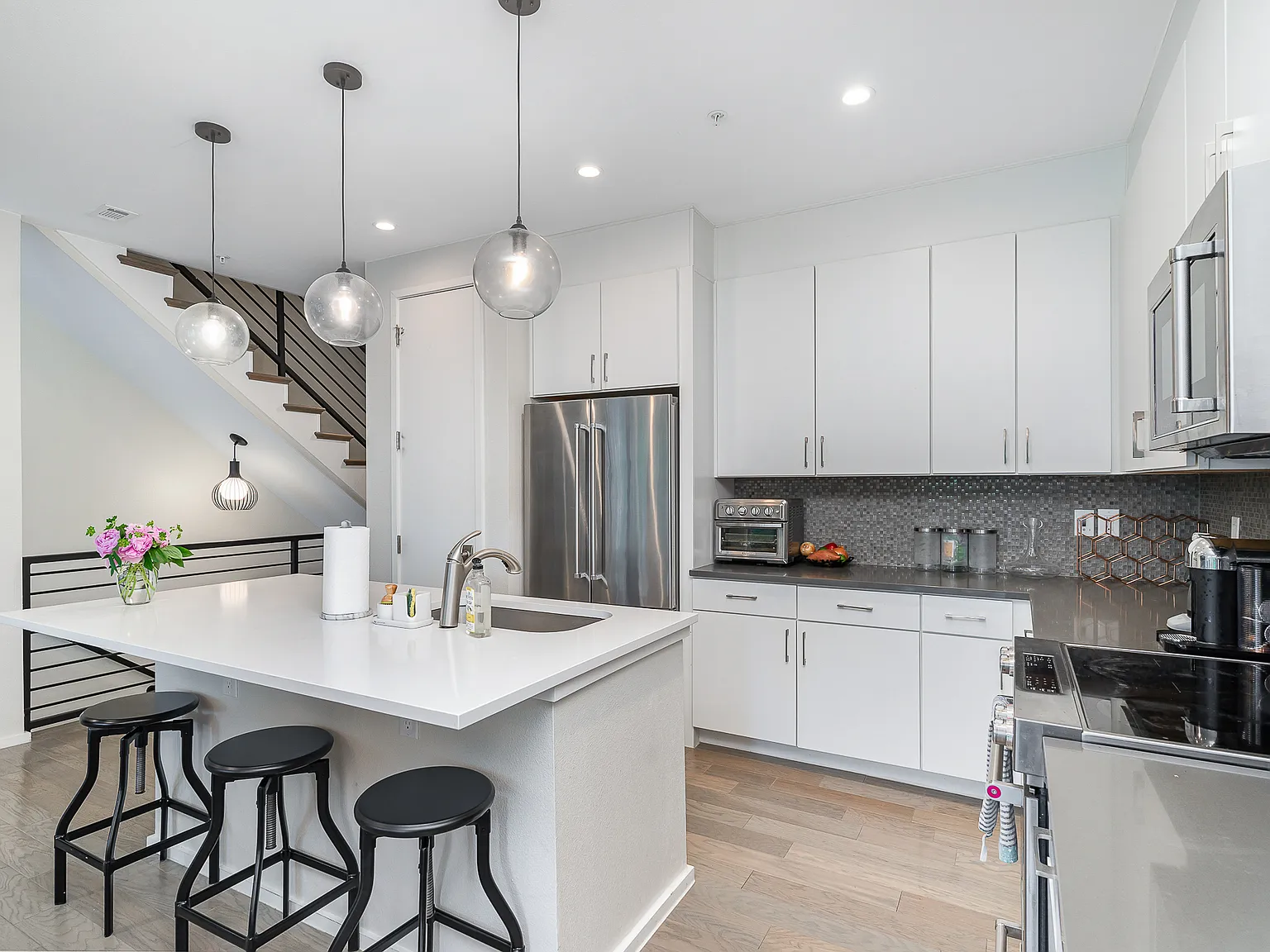 6100 Hudson St #4 — Photo 4