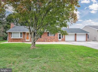 70 Pine Run Rd, New Oxford, PA 17350