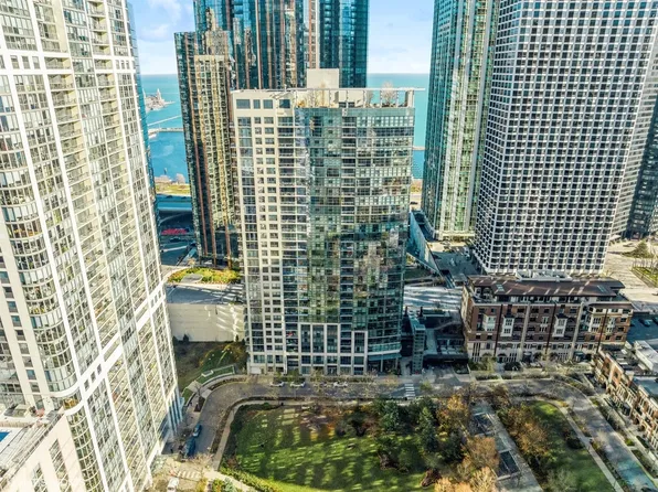 201 N Westshore Dr APT 1901, Chicago, IL 60601