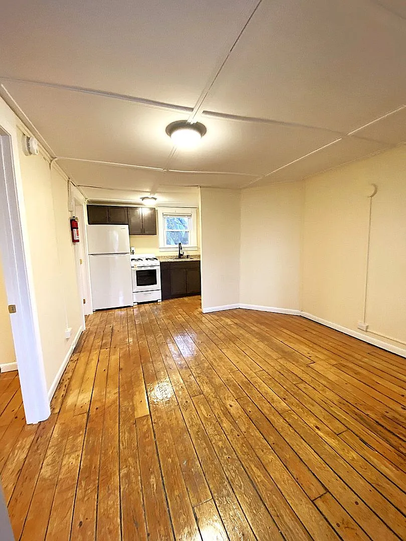 47 Willow St — Photo 4