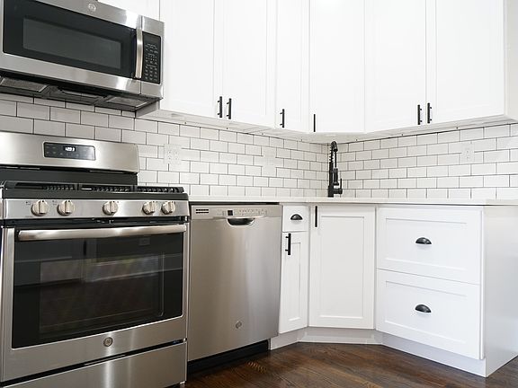 2nd image of 2544 N Avers Ave APT 1