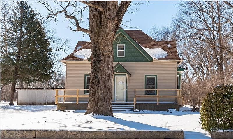 1st image of 161 E 8th Ave