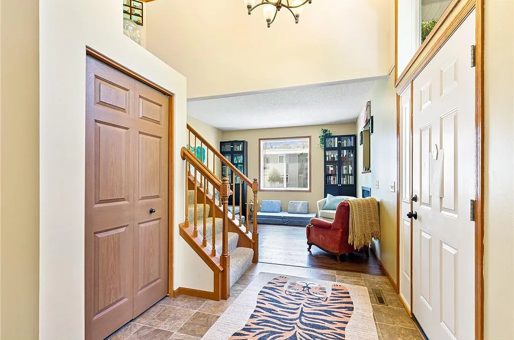 633 Kingfisher Ln — Photo 4