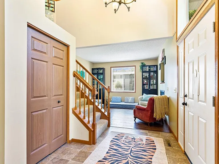 633 Kingfisher Ln #H — Photo 4