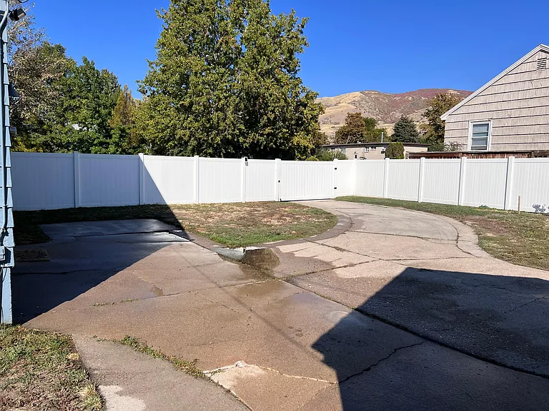 324 E 100 N — Photo 48
