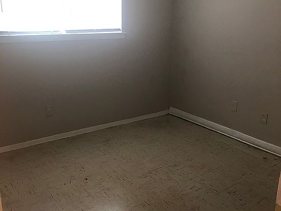 3rd image of 588 Berclair Rd