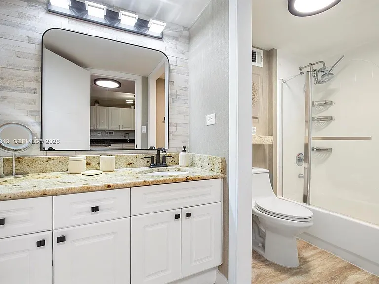 2301 Collins Ave #421 — Photo 17