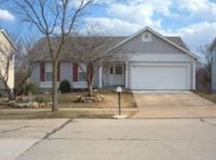 2851 Chapel View Dr, Florissant, MO 63031