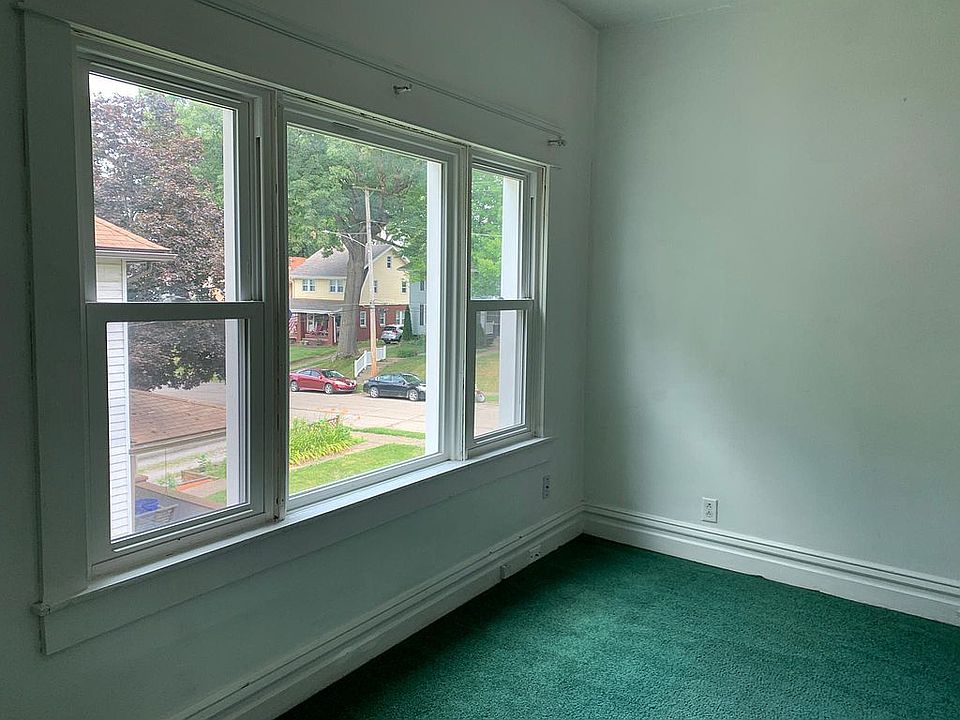 LIVING ROOM FLOOR 2