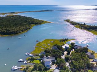 424 Monomoscoy Rd, Mashpee, MA 02649