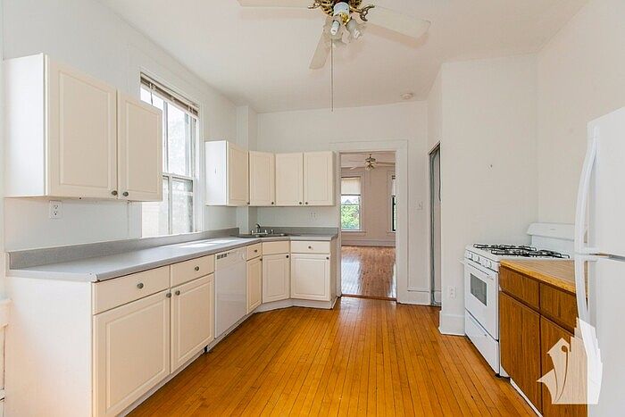 1st image of 2315 N Southport Ave #3