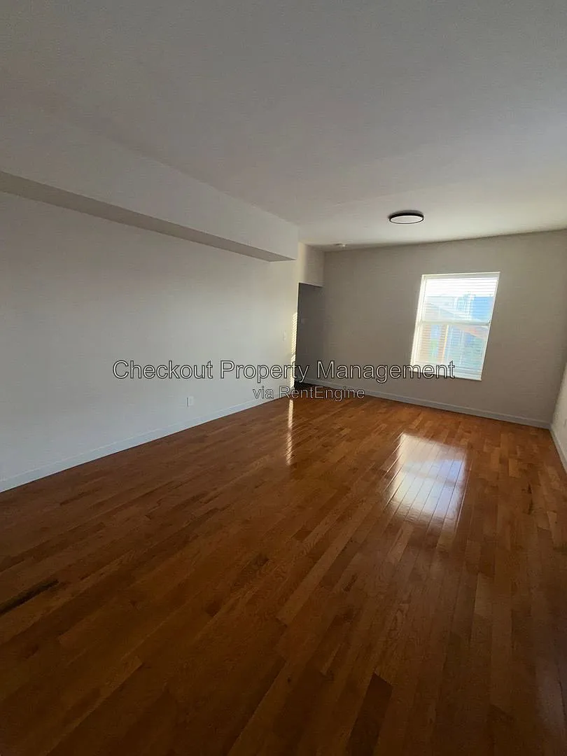 1 bed, 1.0 bath, 800 sqft, $1,095 — Photo 2