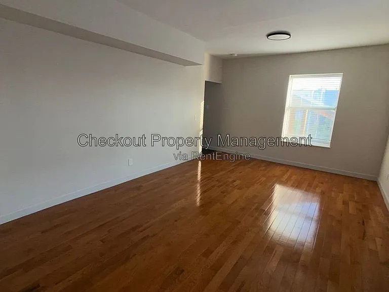 5531 Pershing Ave #32 — Photo 2