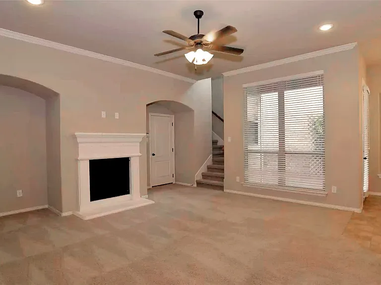 231 Carrington Ln — Photo 6
