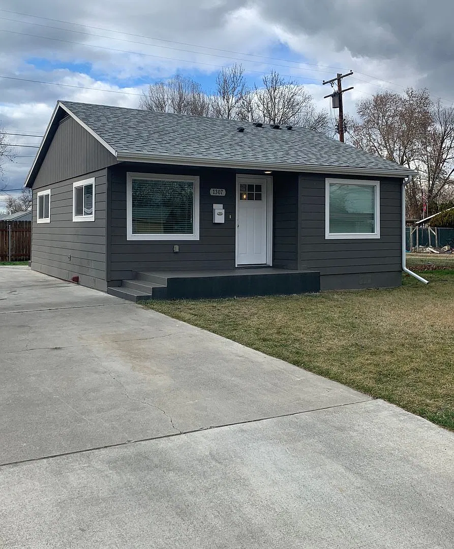 Adorable Two Bedroom One Bath on Cul De Sac in Richland!! — Photo 1