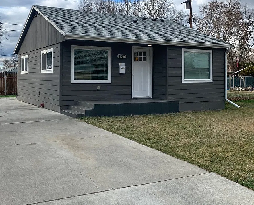 1307 Winslow Ave