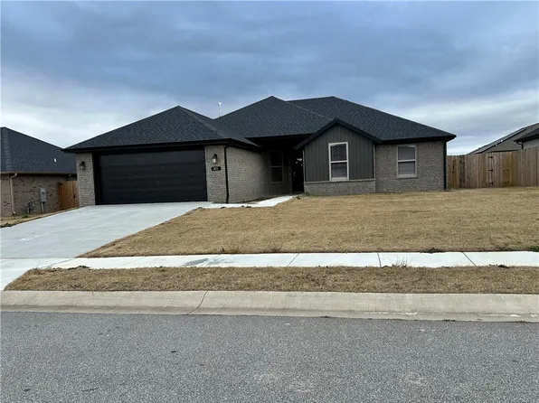 301 Pin Oak St, Gentry, AR 72734