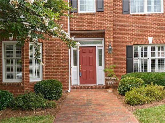 4th image of 402 Warrington Pl