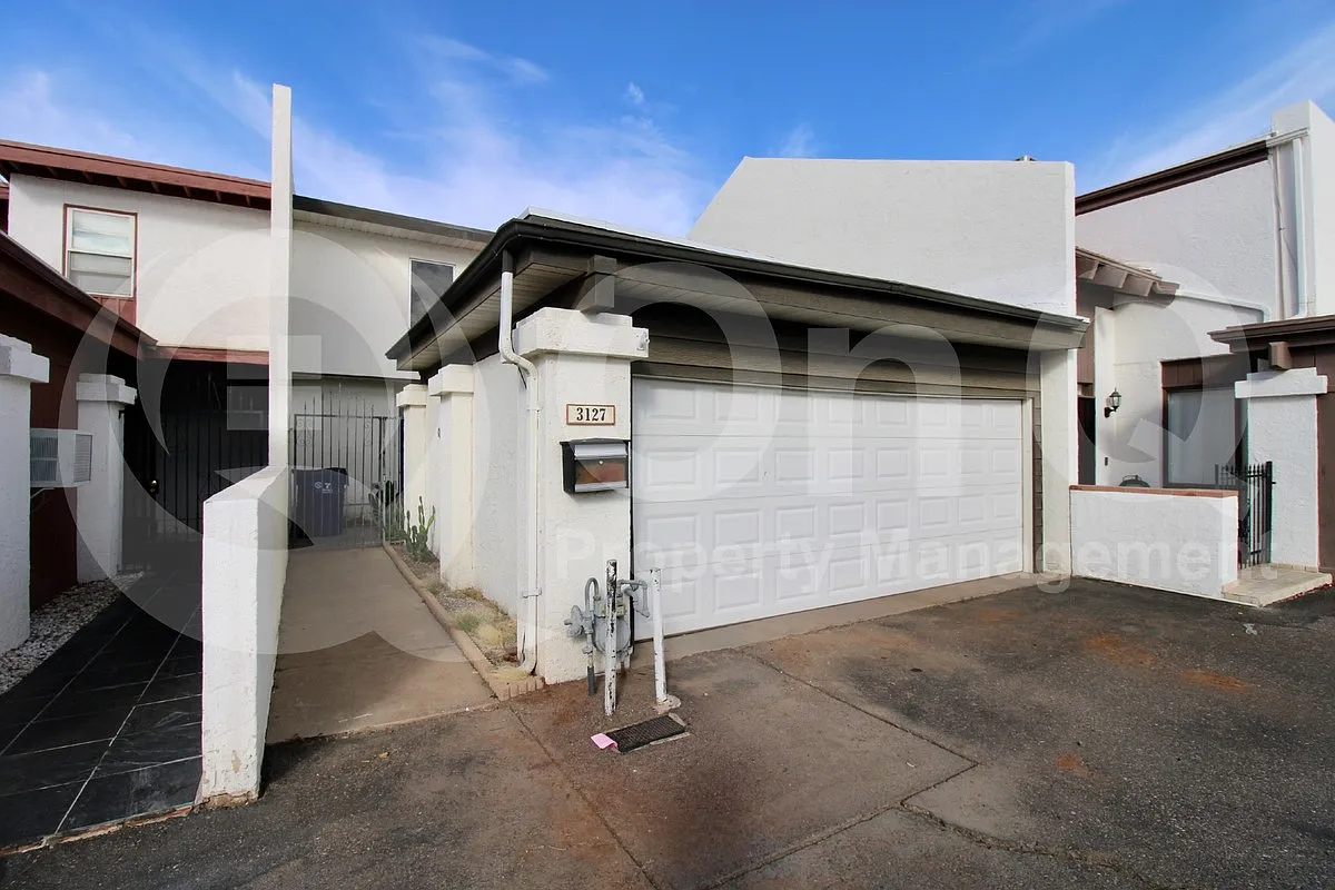 3 bed, 2.5 bath, 1707 sqft, $2,250 — Photo 2