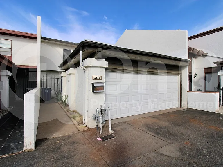 3127 S Fairfield Dr — Photo 2