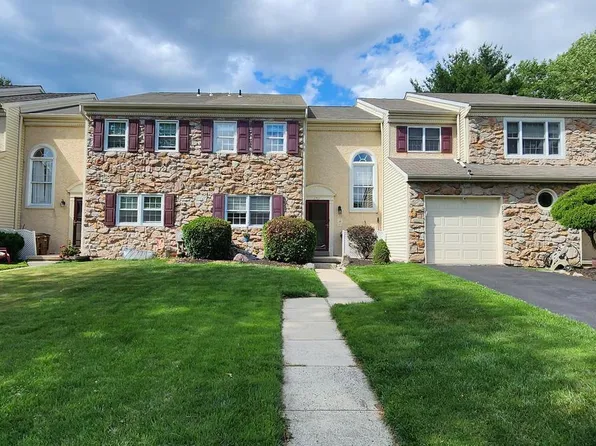 1711 Smedley Ct, Maple Glen, PA 19002