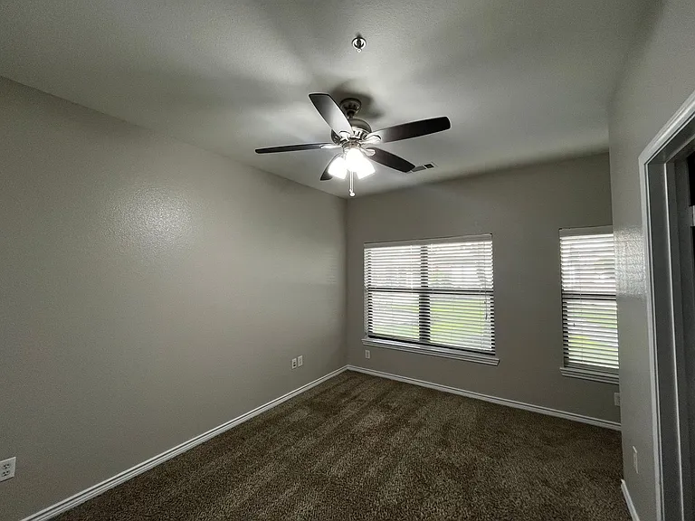 1207 Beaconsfield Ln #403 — Photo 19