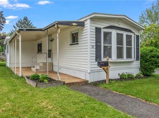 32 Skyview Dr, Rochester, NY 14625