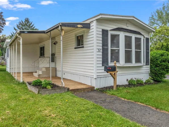 32 Skyview Dr, Rochester, NY 14625