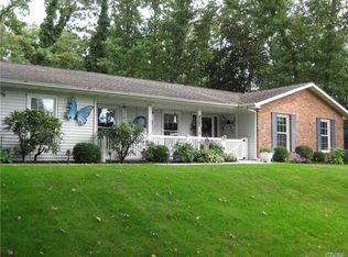 9 Scout Trl, Ridge, NY 11961
