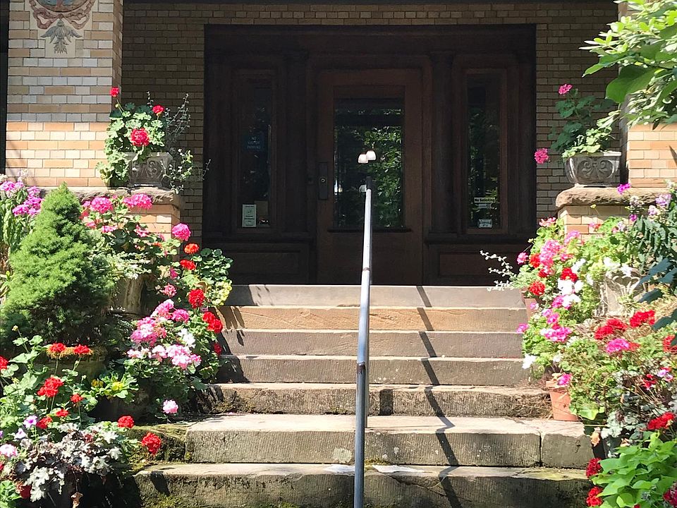 Front entrance to the St. Clair House