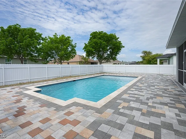 1802 NW 20th Ter — Photo 10