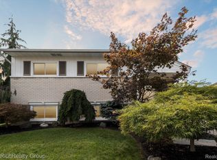 34147 Warren Rd, Westland, MI 48185