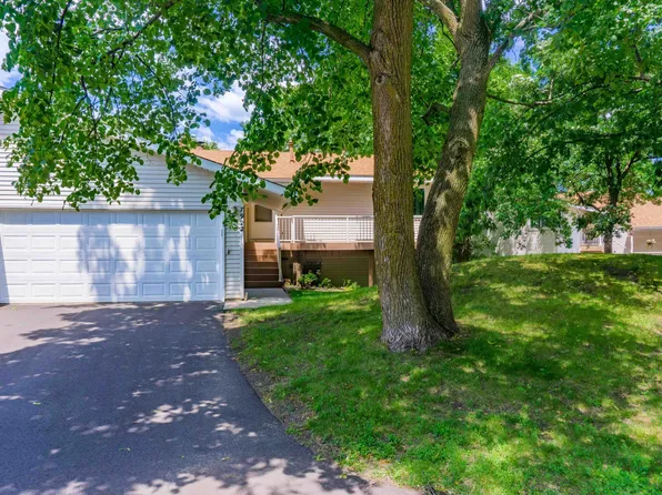 7922 Timber Lake Dr, Eden Prairie, MN 55347