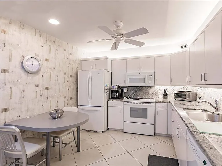 1055 W Peppertree Dr #802AA — Photo 7